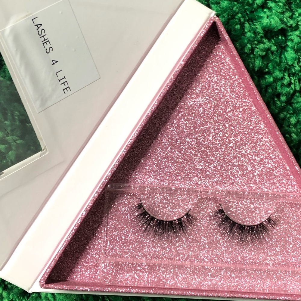Big on Bank- LASHES 4 LIFE lashes